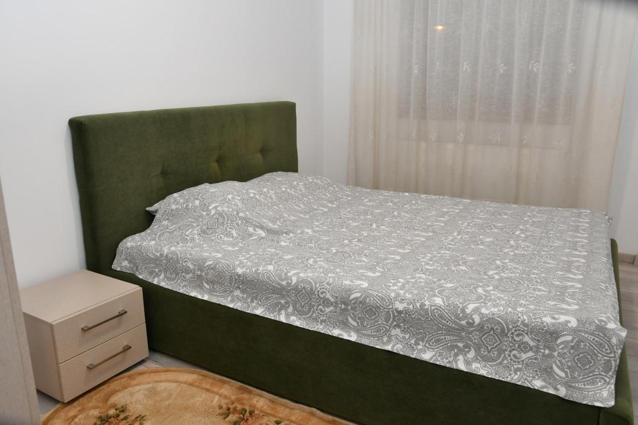 Appartamento Toporasi Apartament Craiova Esterno foto
