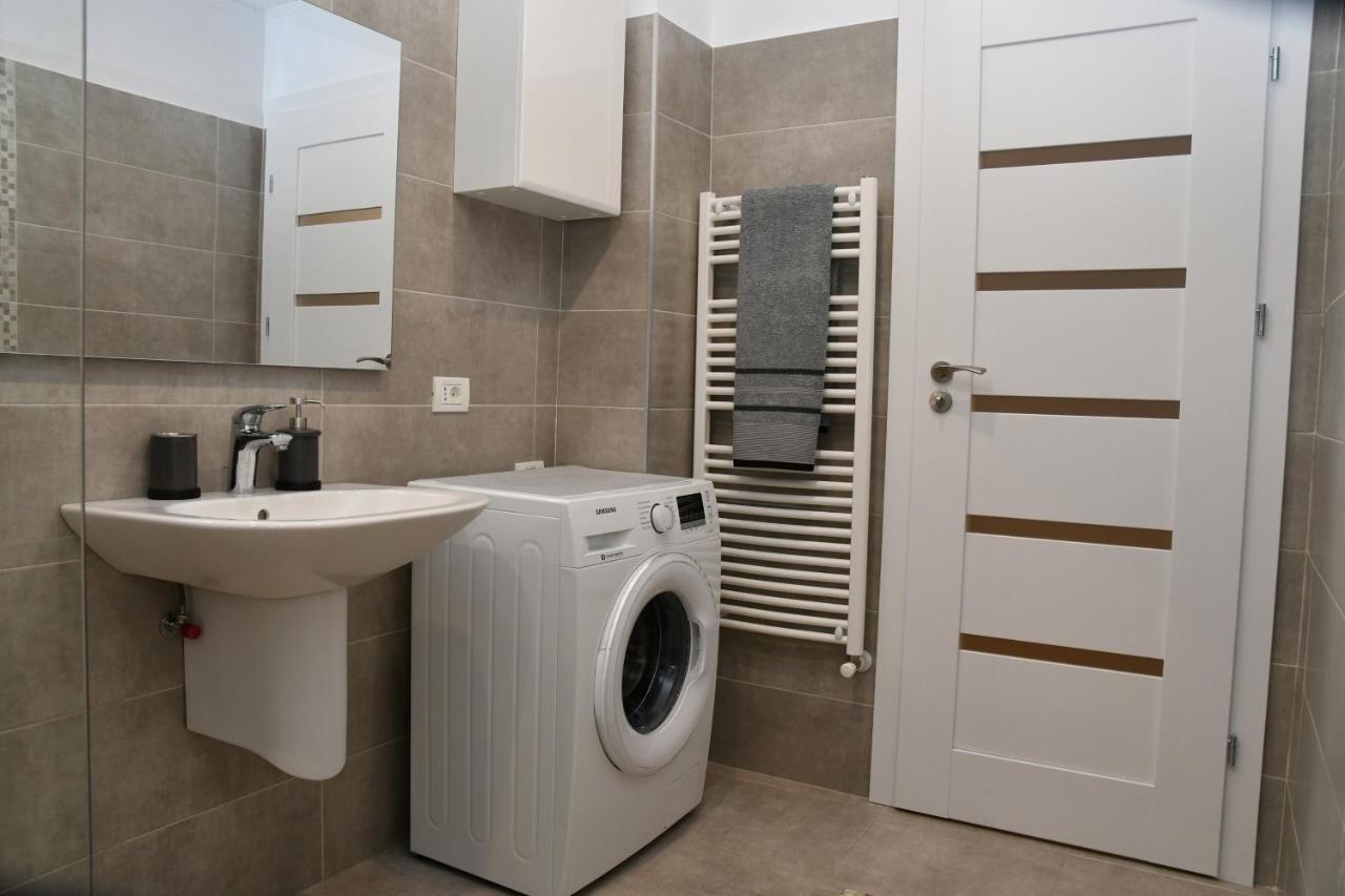 Appartamento Toporasi Apartament Craiova Esterno foto